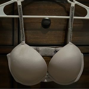 NWOT Victorias Secret push up bra size 32DD